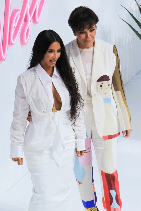Kim Kardashian et sa mère Kris Jenner sur le plateau de "BOF West" à Century City, le 18 juin 2018.