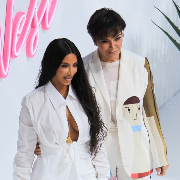 Kim Kardashian et sa mère Kris Jenner sur le plateau de "BOF West" à Century City, le 18 juin 2018.