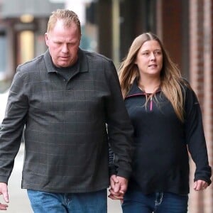 Thomas Markle Junior fait du shopping avec sa fancée Darlene Blount dans la petite ville de Grants Pass dans l'Oregon. Le 21 février 2018