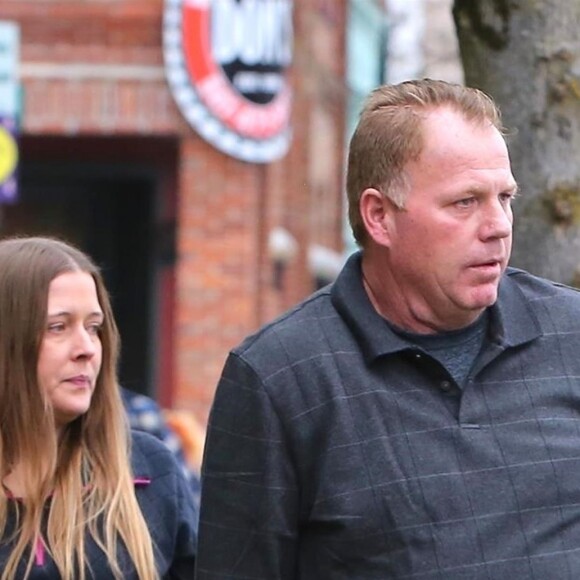 Thomas Markle Junior fait du shopping avec sa fancée Darlene Blount dans la petite ville de Grants Pass dans l'Oregon. Le 21 février 2018