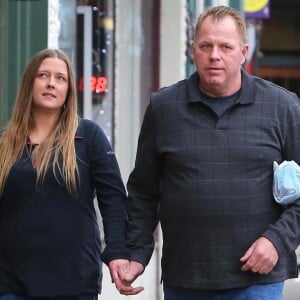 Thomas Markle Junior fait du shopping avec sa fancée Darlene Blount dans la petite ville de Grants Pass dans l'Oregon. Le 21 février 2018