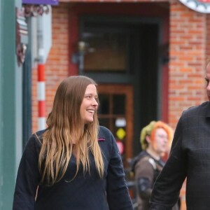 Thomas Markle Junior fait du shopping avec sa fancée Darlene Blount dans la petite ville de Grants Pass dans l'Oregon. Le 21 février 2018