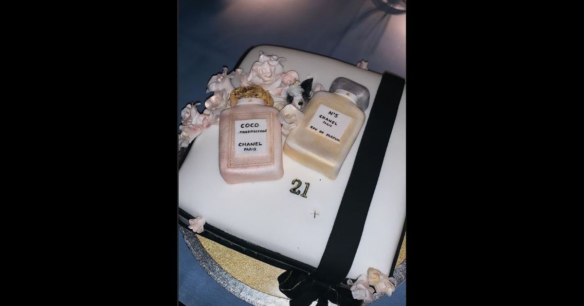 Le Gateau D Anniversaire De Lottie Moss Inspiree Des Parfums N 5 Et Coco Mademoiselle De Chanel Londres Le 9 Janvier 19 Purepeople