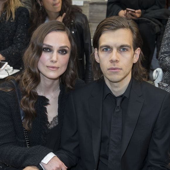 Semi Exclusif - Keira Knightley et son mari James Righton assistent au deuxième défilé "Chanel Cruise" (collection croisière 2018) au Grand Palais à Paris le 3 mai 2017. © Olivier Borde / Bestimage