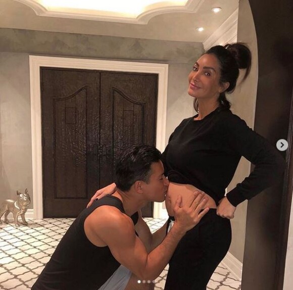 Mario et Courtney Lopez, enceinte, annoncent l'arrivée de leur troisième enfant. Janvier 2019.