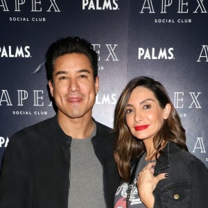 Mario Lopez et Courtney Lopez sur le tapis rouge d'une soirée au Apex Social Club à Las Vegas Le 19 octobre 2018.
