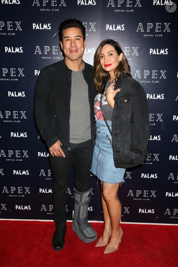 Mario Lopez et Courtney Lopez sur le tapis rouge d'une soirée au Apex Social Club à Las Vegas Le 19 octobre 2018.