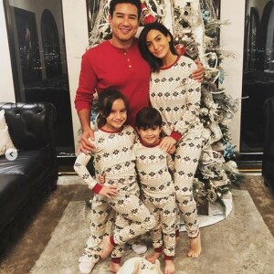 Mario, Courtney Lopez, leurs deux enfants et leur chien. Décembre 2018.
