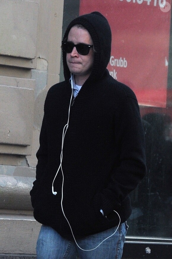 Macaulay Culkin va s'acheter des cigarettes à New York le 18 janvier 2018.