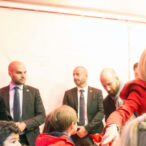 Le président de la république, Emmanuel Macron, et la première dame Brigitte Macron fêtent le Noël de l'Elysée à la Manufacture des Gobelins en raison des travaux dans la salle des fête du palais présidentiel, le 19 décembre 2018. © Stephane Lemouton / Bestimage