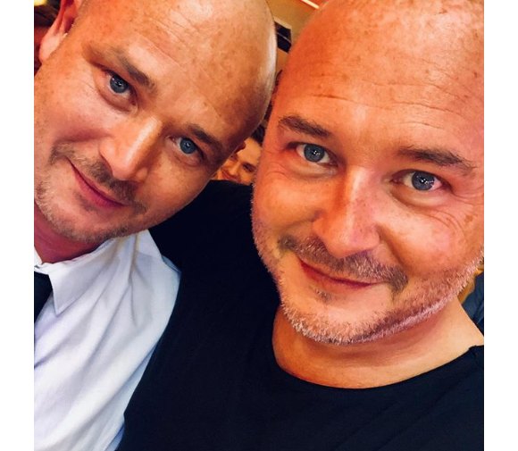 Cauet rencontre un véritable sosie à NRJ, le 22 janvier 2019.