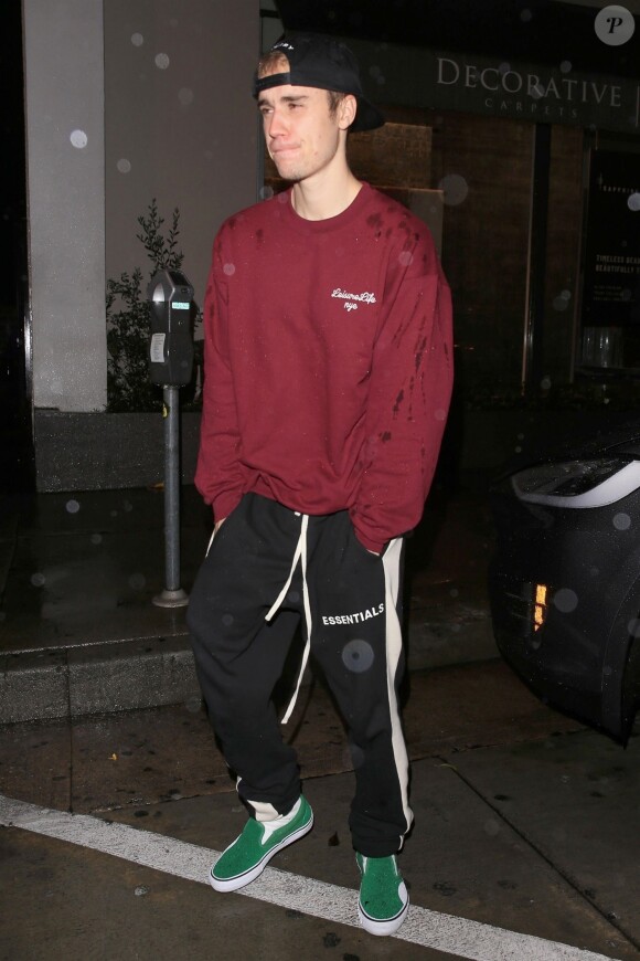 Exclusif - Justin Bieber arrive sous la pluie au restaurant Craig à West Hollywood, Los Angeles, le 16 janvier 2019