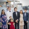 La princesse Mary de Danemark, le prince Joachim, leurs enfants le prince Henrik et la princesse Athena, le prince Nikolai, la comtesse Alexandra et le prince Felix prêts à monter à bord du yacht royal Dannebrog pour fêter le 18ème anniversaire du prince Nikolai à Copenhague le 28 août 2017.