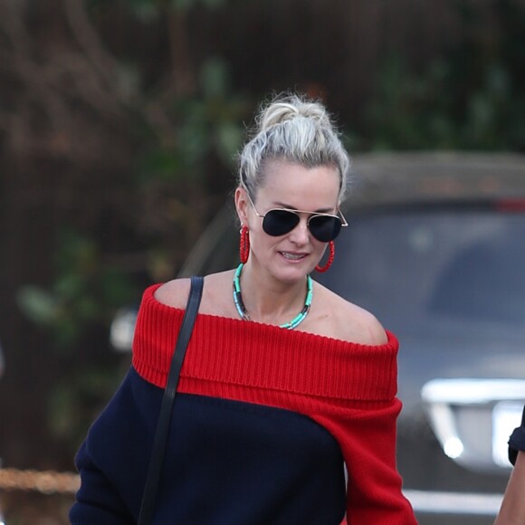 Laeticia Hallyday va déjeuner avec son amie Christina au "Brentwood Country Mart" à Brentwood, Los Angeles, Californie, Etats-Unis, le 10 janvier 2019