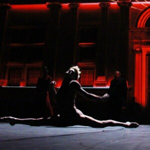 Photo tirée du spectacle Lorenzaccio avec Marie-Claude Pietragalla et Julien Derouault.