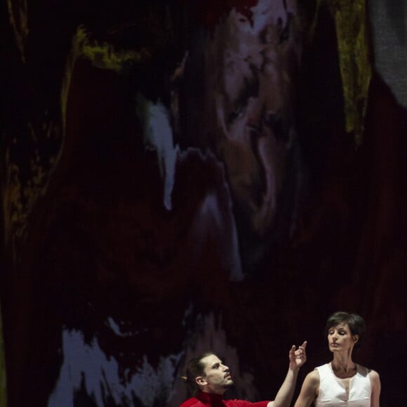 Photo tirée du spectacle Lorenzaccio avec Marie-Claude Pietragalla et Julien Derouault.