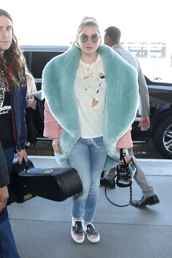 La chanteuse Kesha à l'aéroport de Los Angeles. le 22 décembre 2018