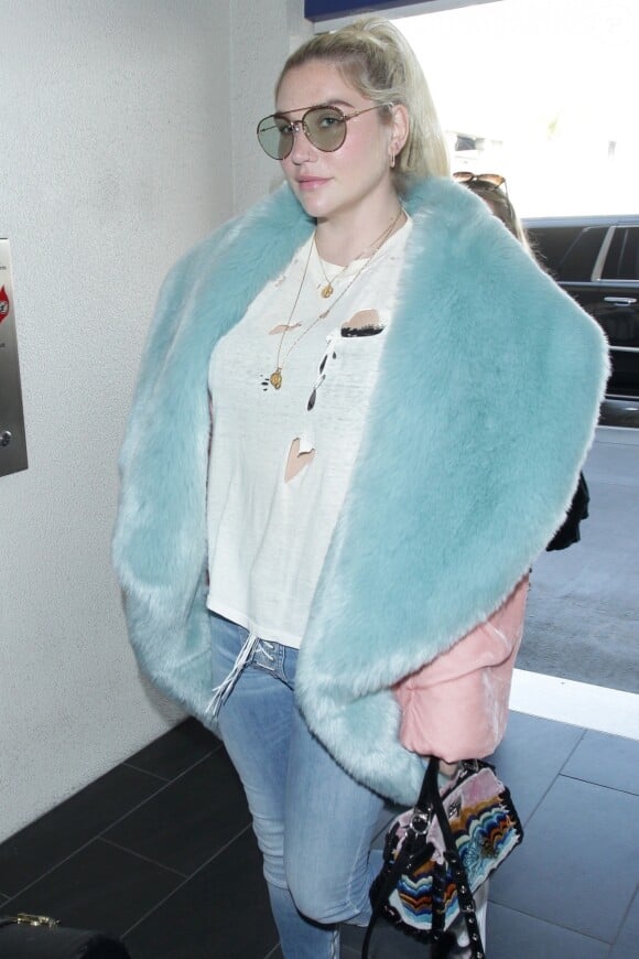 La chanteuse Kesha à l'aéroport de Los Angeles. le 22 décembre 2018