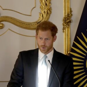 Le prince Harry, duc de Sussex, lors d'un déjeuner avec des membres du Commonwealth à Lancaster House, Londres le 30 janvier 2019.  The Duke of Sussex makes a speech at a Commonwealth Youth roundtable event at Lancaster House in London, where he met young people from across the Commonwealth.30/01/2019 - Londres