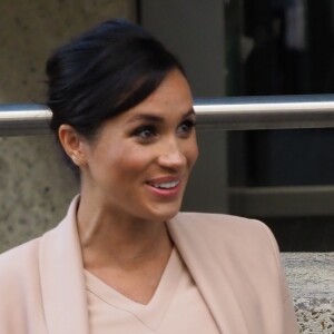 Meghan Markle (enceinte), duchesse de Sussex, à la sortie du National Theatre à Londres. Le 30 janvier 2019.