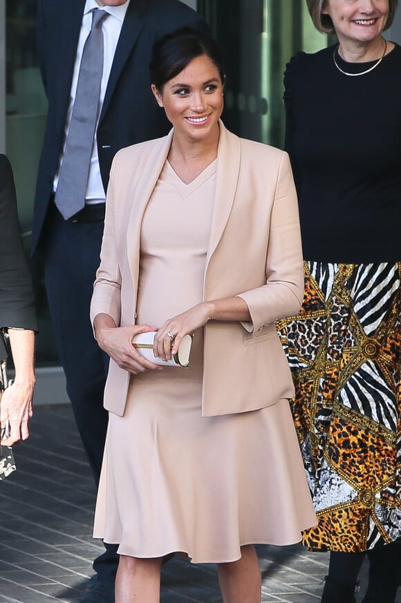 Meghan Markle (enceinte), duchesse de Sussex, à la sortie du National Theatre à Londres. Le 30 janvier 2019.
