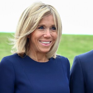 Le président Emmanuel Macron et sa femme Brigitte - Le président de la République Française et sa femme rendent hommages aux victimes du terrorisme d'Etat au Parc de la Mémoire à Buenos Aires le 29 novembre 2018. © Stéphane Lemouton / Bestimage