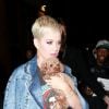 Katy Perry et son petit caniche abricot Nugget à la sortie de l'émission American Idol à New York, le 30 octobre 2018.