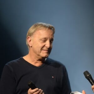 David Séchan remet le Prix Spécial de la Sacem à son frère le chanteur Renaud - Grand Prix Sacem 2018 à la salle Pleyel à Paris, le 10 décembre 2018. © Veeren/Bestimage