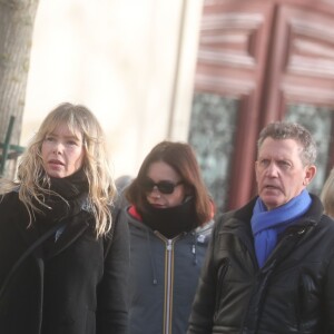 Romane Serda, Lolita Séchan et son père Renaud - Après une cérémonie au temple protestant Port-Royal, obsèques de Thierry Séchan au cimetière du Montparnasse à Paris le 16 janvier 2019.