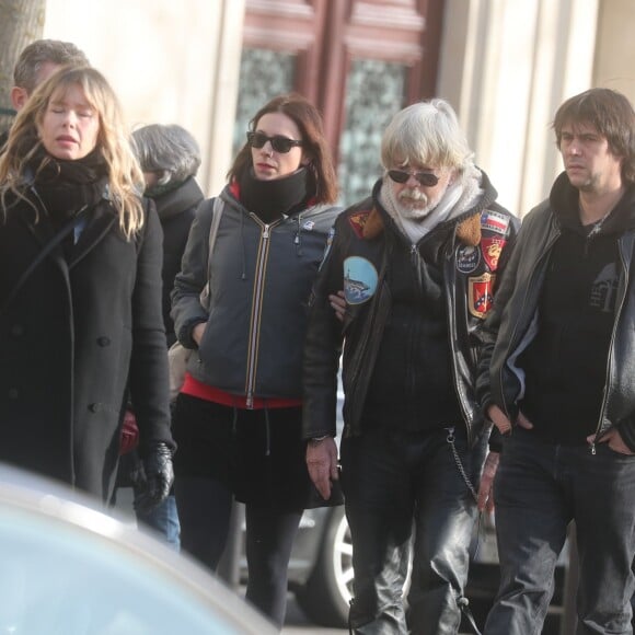 Romane Serda, Lolita Séchan et son père Renaud - Après une cérémonie au temple protestant Port-Royal, obsèques de Thierry Séchan au cimetière du Montparnasse à Paris le 16 janvier 2019.