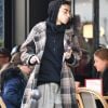 Exclusif - Bilal Hassani (qui va représenter la France à l'Eurovision) au naturel, sans sa perruque de scène, prend un verre en terrasse avec des amis à Paris le 18 janvier 2019.