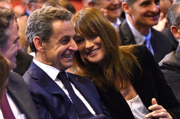 Nicolas Sarkozy et sa femme Carla Bruni-Sarkozy très complices lors d'un meeting à Marseille © Bruno Bebert/Bestimage