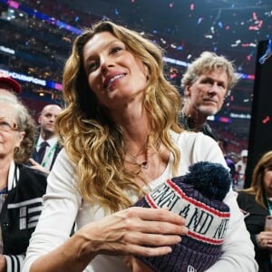 Tom Brady fête la victoire des New England Patriots au Super Bowl LIII avec son épouse Gisele Bündchen et leurs enfants Vivian, Benjamin et John. Atlanta, le 3 février 2019.