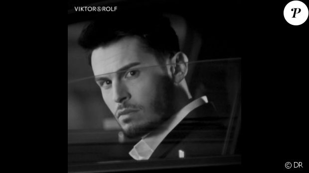 Baptiste Giabiconi est le visage du parfum Spicebomb Night Vision de Viktor&amp;amp;Rolf.