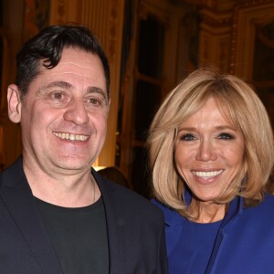 Olivier Py et Brigitte Macron - Remise des insignes de chevalier de l'Ordre national de la Légion d'Honneur au metteur en scène Olivier Py au ministère de la Culture à Paris, le 6 février 2019. © Giancarlo Gorassini/Bestimage