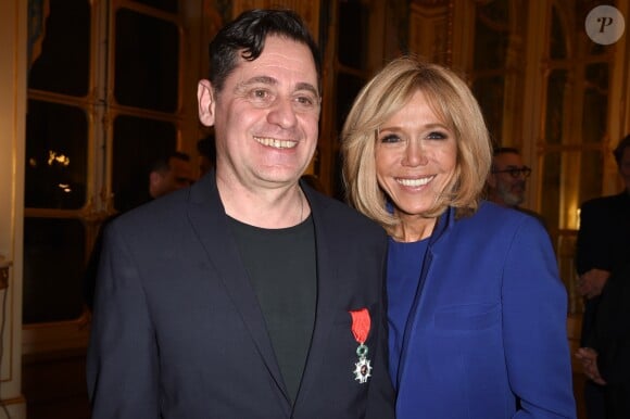 Olivier Py et Brigitte Macron - Remise des insignes de chevalier de l'Ordre national de la Légion d'Honneur au metteur en scène Olivier Py au ministère de la Culture à Paris, le 6 février 2019. © Giancarlo Gorassini/Bestimage
