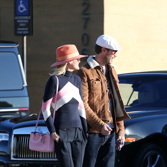 Laeticia Hallyday, ses filles Jade et Joy Hallyday et sa mère Françoise Thibaut sont allées déjeuner au restaurant japonais Nobu avec des amis à Malibu, Los Angeles, le 9 février 2019.