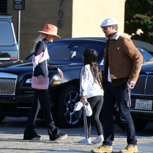 Laeticia Hallyday, ses filles Jade et Joy Hallyday et sa mère Françoise Thibaut sont allées déjeuner au restaurant japonais Nobu avec des amis à Malibu, Los Angeles, le 9 février 2019.