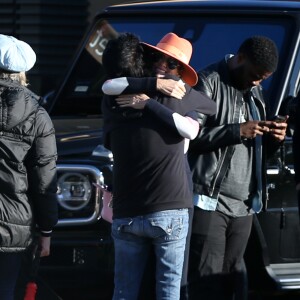 Laeticia Hallyday, ses filles Jade et Joy Hallyday et sa mère Françoise Thibaut sont allées déjeuner au restaurant japonais Nobu avec des amis à Malibu, Los Angeles, le 9 février 2019.