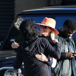 Laeticia Hallyday, ses filles Jade et Joy Hallyday et sa mère Françoise Thibaut sont allées déjeuner au restaurant japonais Nobu avec des amis à Malibu, Los Angeles, le 9 février 2019.