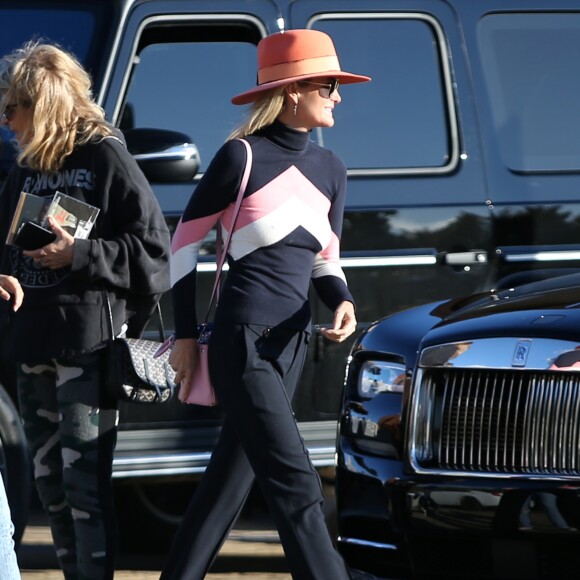 Laeticia Hallyday, ses filles Jade et Joy Hallyday et sa mère Françoise Thibaut sont allées déjeuner au restaurant japonais Nobu avec des amis à Malibu, Los Angeles, le 9 février 2019.