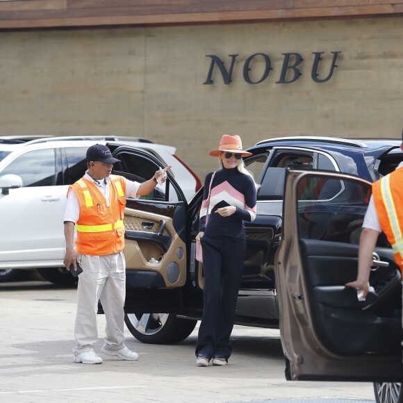 Laeticia Hallyday, ses filles Jade et Joy Hallyday et sa mère Françoise Thibaut sont allées déjeuner au restaurant japonais Nobu avec des amis à Malibu, Los Angeles, le 9 février 2019.
