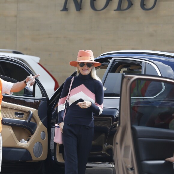 Laeticia Hallyday, ses filles Jade et Joy Hallyday et sa mère Françoise Thibaut sont allées déjeuner au restaurant japonais Nobu avec des amis à Malibu, Los Angeles, le 9 février 2019.