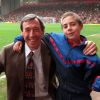 Gordon Banks avec son petit fils Edward Jervis à Liverpool le 4 mai 1998.