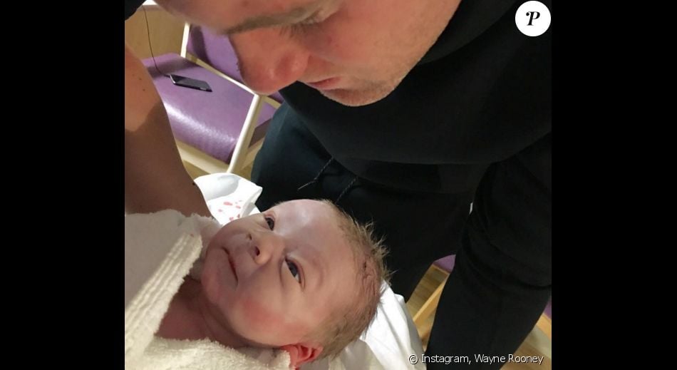 Wayne Rooney et le petit dernier de la famille, Kit, né le 24 janvier 2016 - Photo publiée le 25 janvier 2016