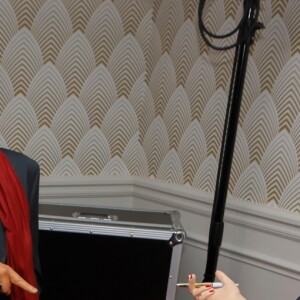 Léa Salamé avec sa statue de cire et la statue d'A.Pacino - Soirée inaugurale "Incroyable Grévin" au musée Grévin à Paris, France, le 14 février 2019. © CVS/Bestimage