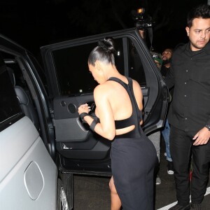 Kim Kardashian porte une robe très dénudée à la sortie de la 5ème soirée annuelle Beauty Awards à Hollywood, Los Angeles, le 17 février 2019.