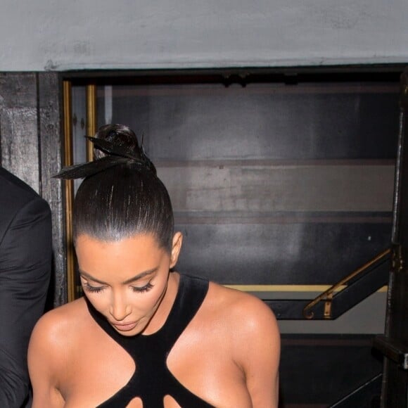 Kim Kardashian porte une robe très dénudée à la sortie de la 5ème soirée annuelle Beauty Awards à Hollywood, Los Angeles. Kim est allée soutenir son ami le styliste Chris Appleton qui a remporté un award. Le 17 février 2019.