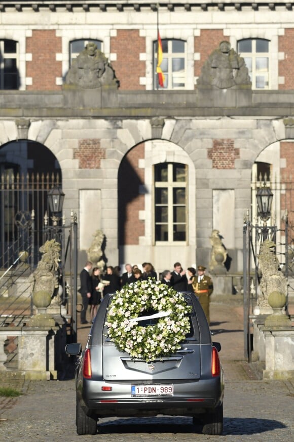 Image des obsèques de la princesse Alix de Ligne (née princesse de Luxembourg) le 16 février 2019 à Beloeil, en Belgique. Le corbillard arrive au château de Beloeil, qui fut la résidence de la défunte.