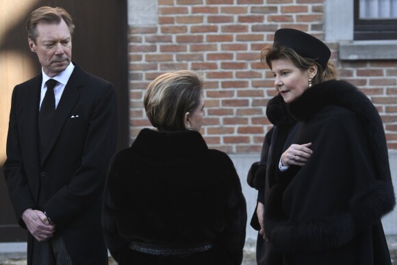 Le grand-duc Henri de Luxembourg, la grande-duchesse Maria Teresa (de dos) et la princesse Margaretha aux obsèques de la princesse Alix de Ligne (née princesse de Luxembourg) le 16 février 2019 en l'église Saint-Pierre à Beloeil, en Belgique.